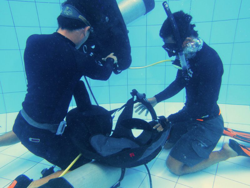 PADI Course at pool