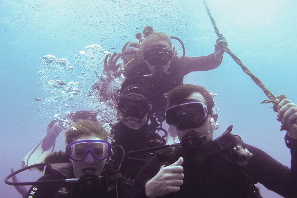 Scuba Diving Tips: dive with a buddy