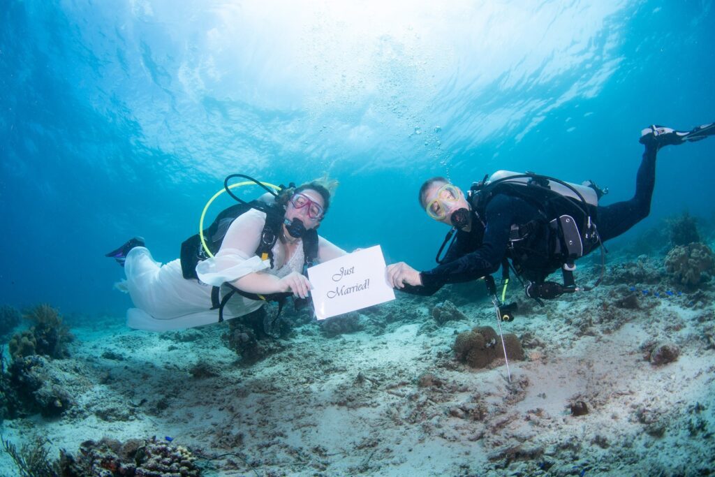 Just Married Couple Dive at Murex Resorts